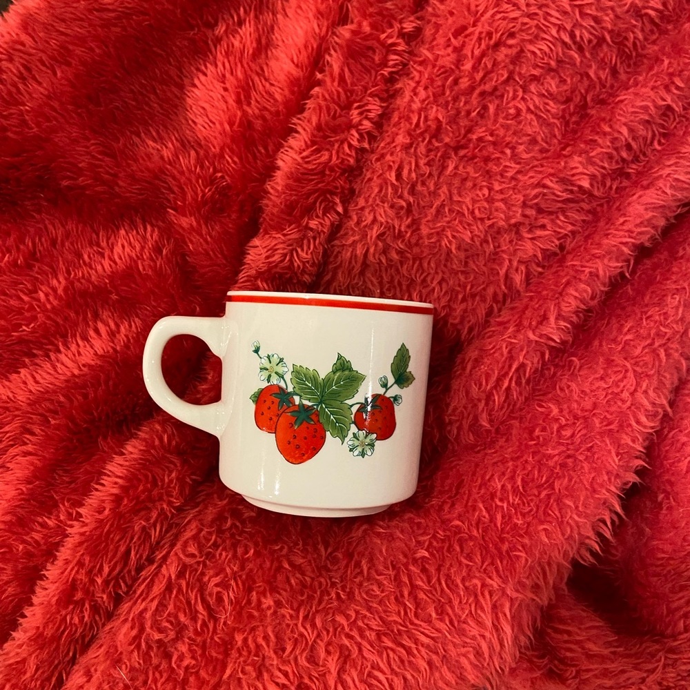 Vintage Strawberry Mugs (9)